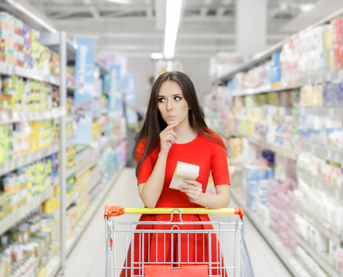 Consumatrice al supermercato